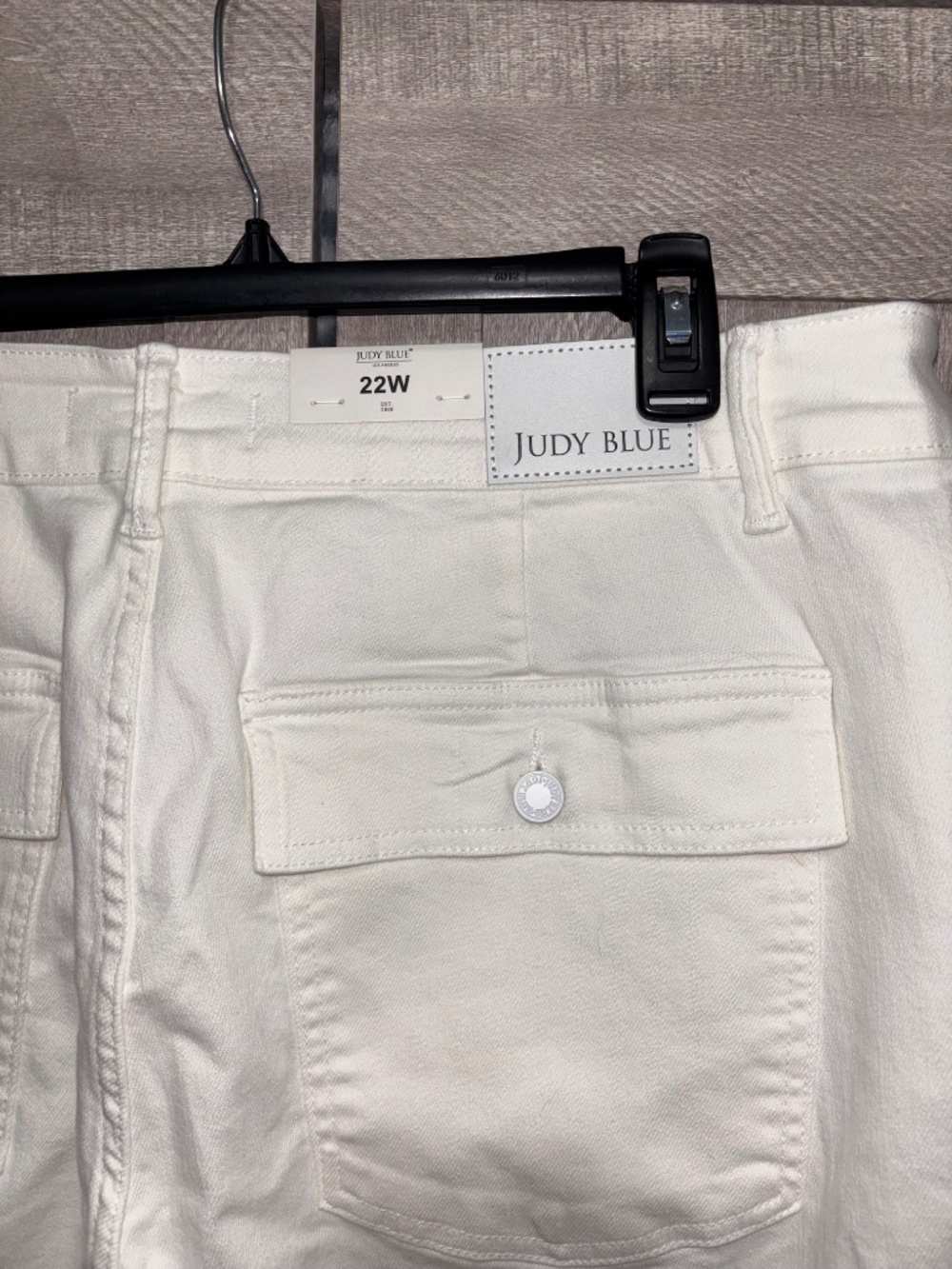 NWT Judy Blue women's cargo pants size 22 white with stretch - Picture 2 of 6